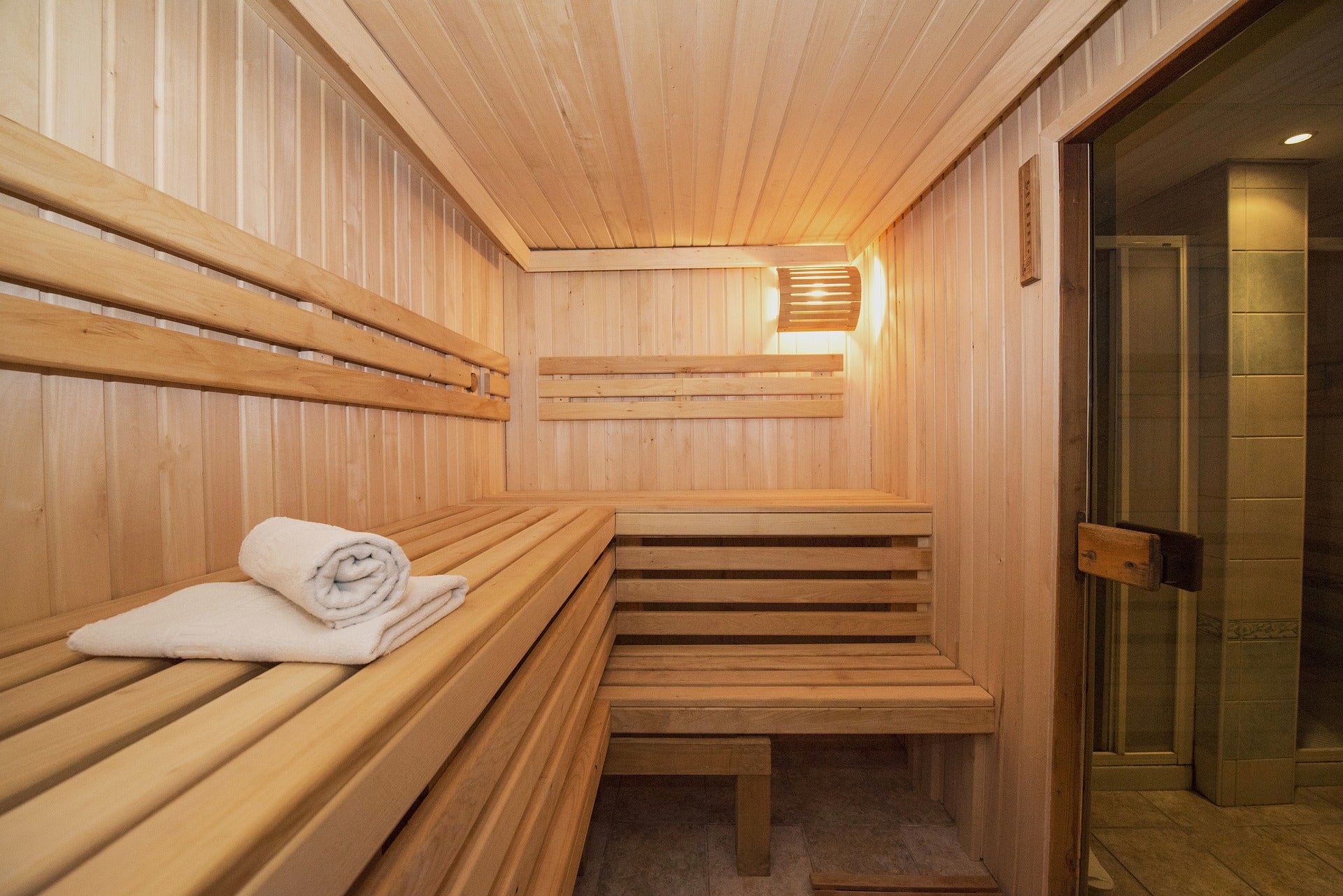 Sauna i naturyzm – idealne połączenie (czyli nago i z przyjemnością) 13 https://saunaandbath.com/cdn/shop/products/pool-3001209_1920_1024x1024%402x.jpg?v=1612643419